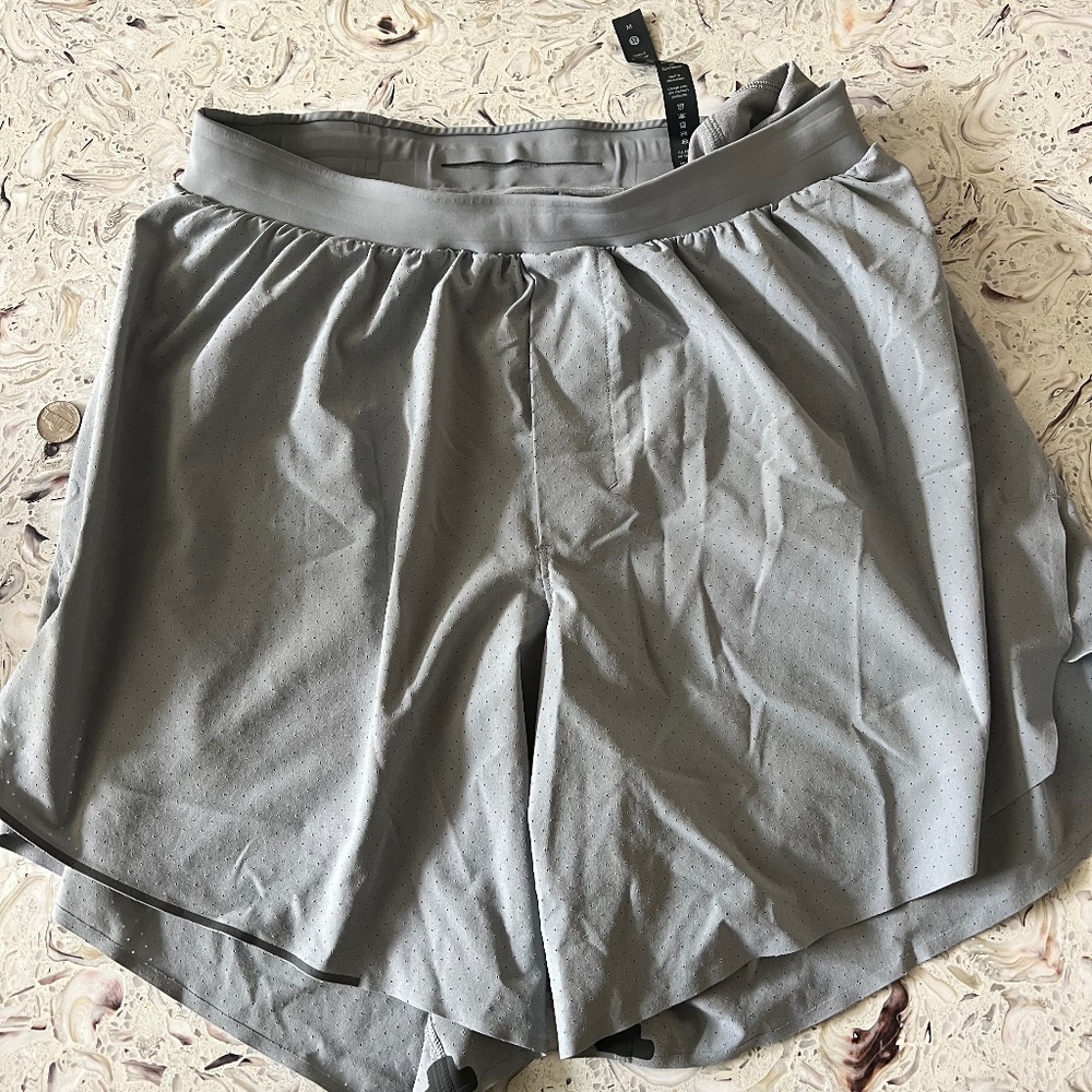 Mens Medium grey Lulu lemon Fast and Free Lined short 6"